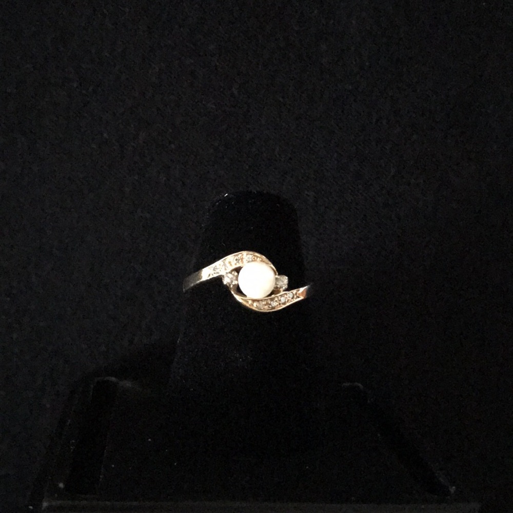 🍀 Pearl & Diamond Ring (8 1/2) - Picture 4 of 7